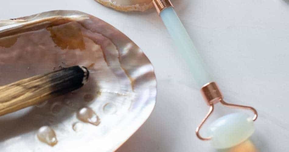 How to Use Palo Santo | Easy to Follow Guide 5 palo santo dish